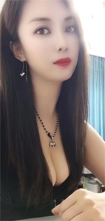 大胸眼镜娘红太狼-金凤楼