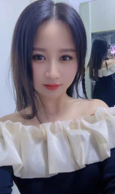 开心小可爱妹子-金凤楼