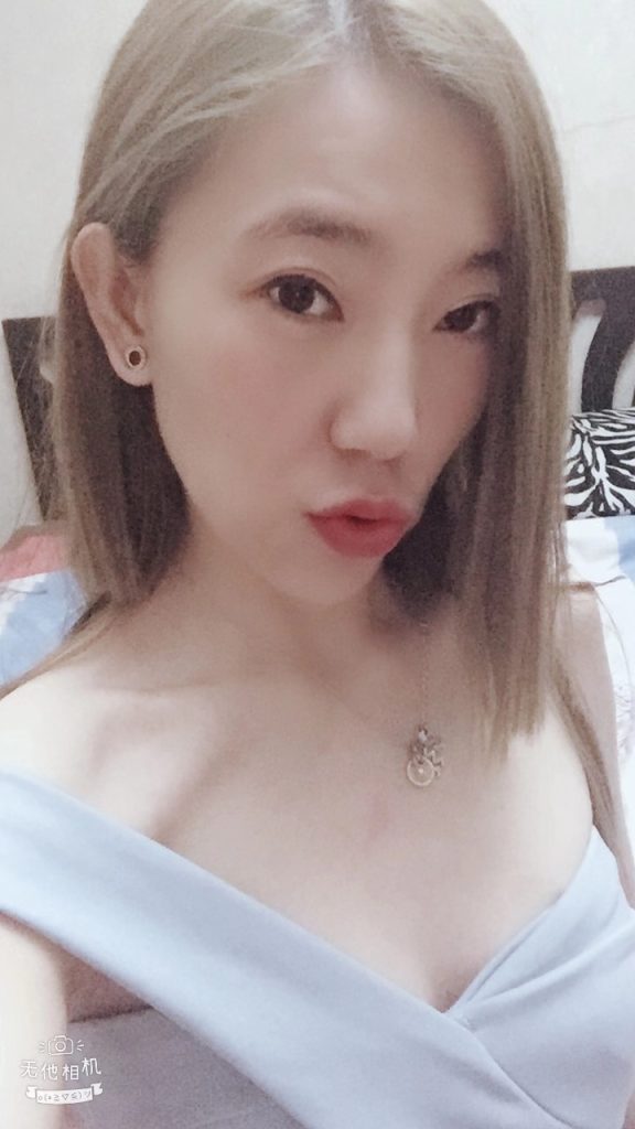 很健谈的小姐姐-金凤楼