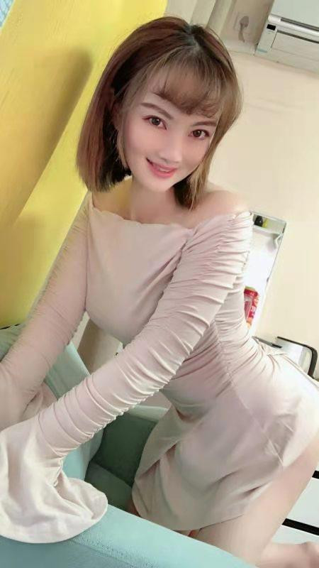 有点骚气的花花妹子-金凤楼