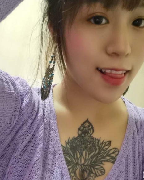 有花奶的小姐姐-金凤楼