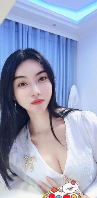 服务到位颜值妹子-金凤楼