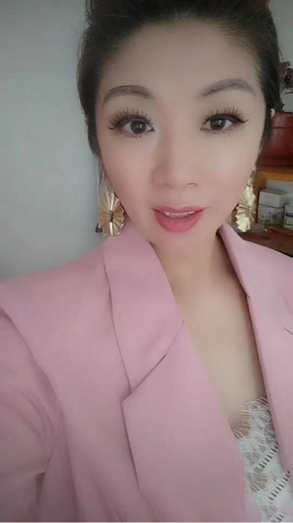 胸大丰满妹子 口活无敌好 可双飞-金凤楼