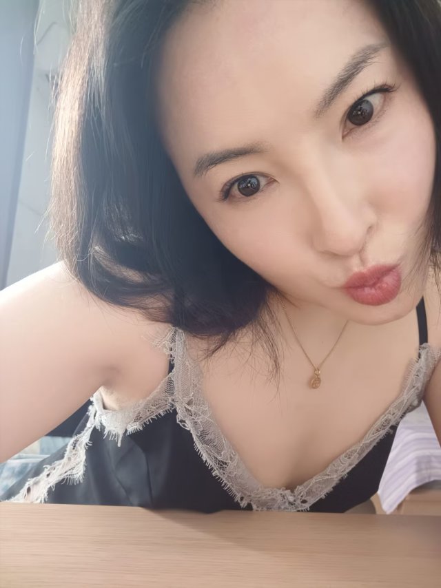 西藏的辣妹跪舔服务-金凤楼