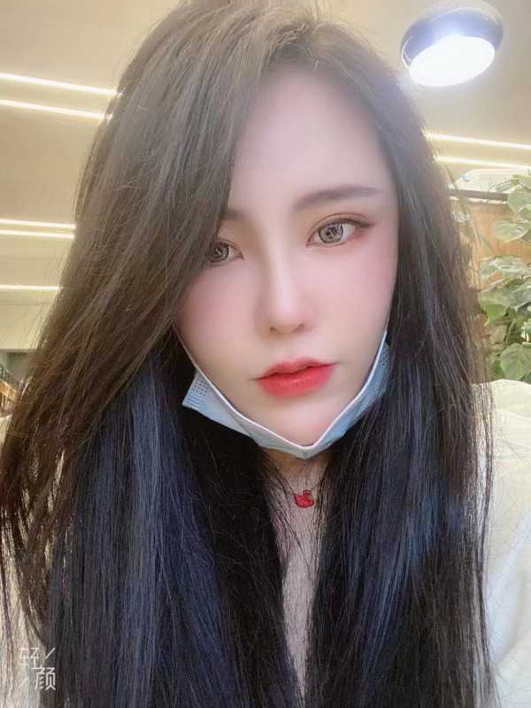 身材不错的颜值小姐姐-金凤楼