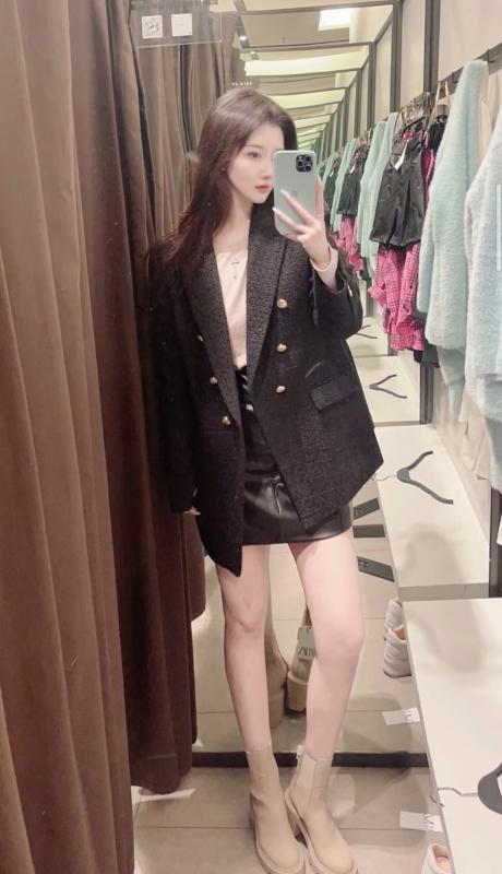 身材偏瘦 抱着干-金凤楼