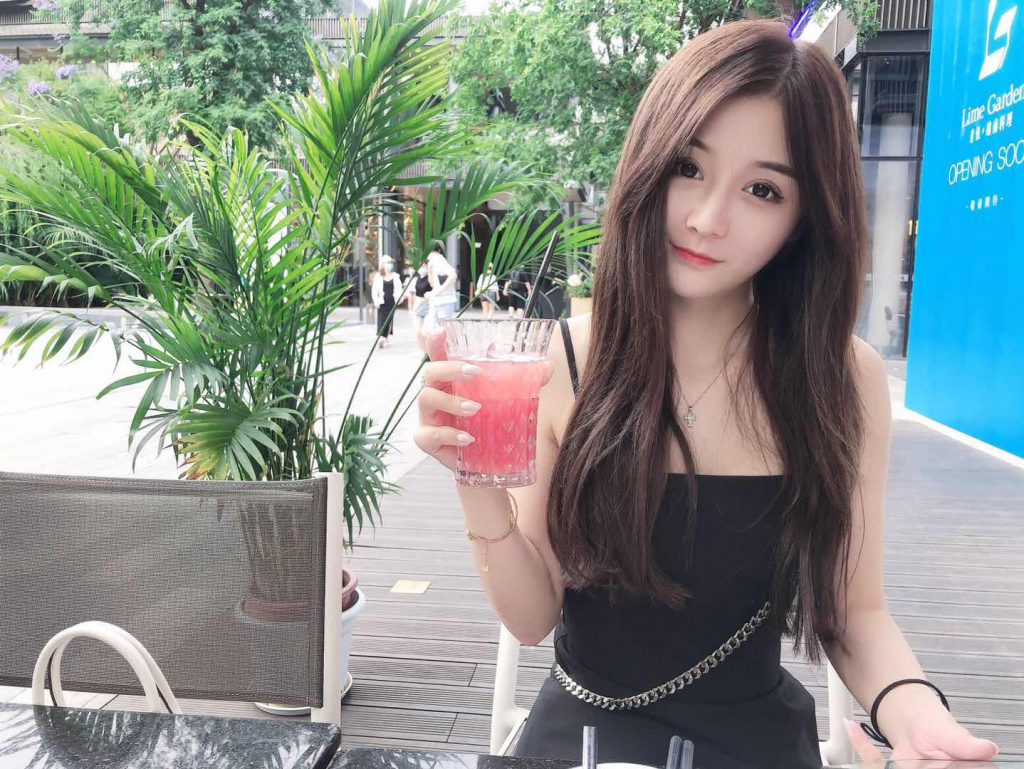 170丰满圆润服务了得的琪琪
