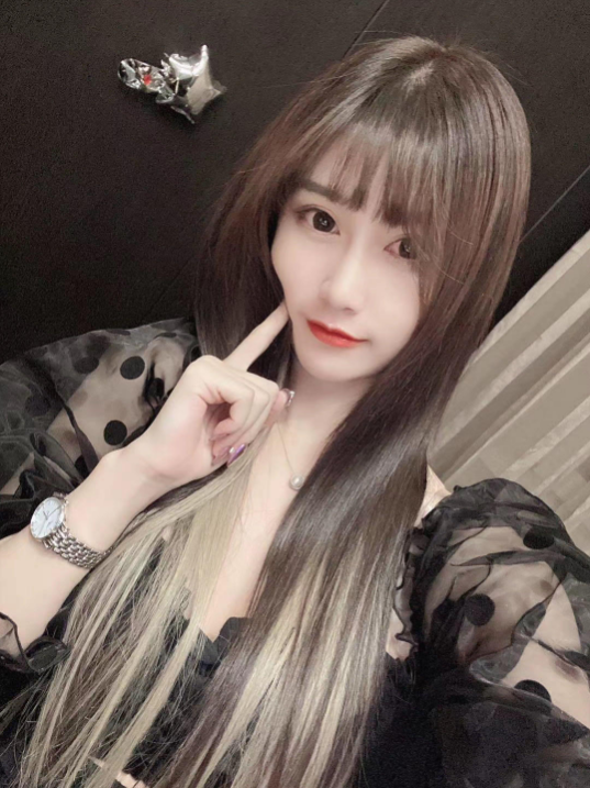 外表清纯气质,内心骚气的玲玲