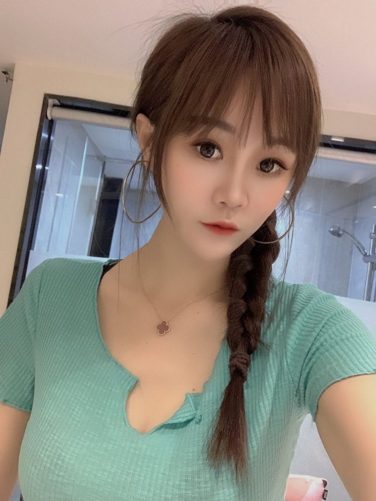 漂亮可爱迷人性感的98年小姐姐,穴嫩水多有弹性