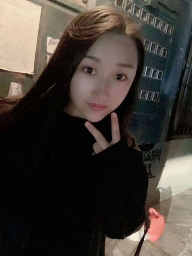 粉嫩小姐姐想约自己联系