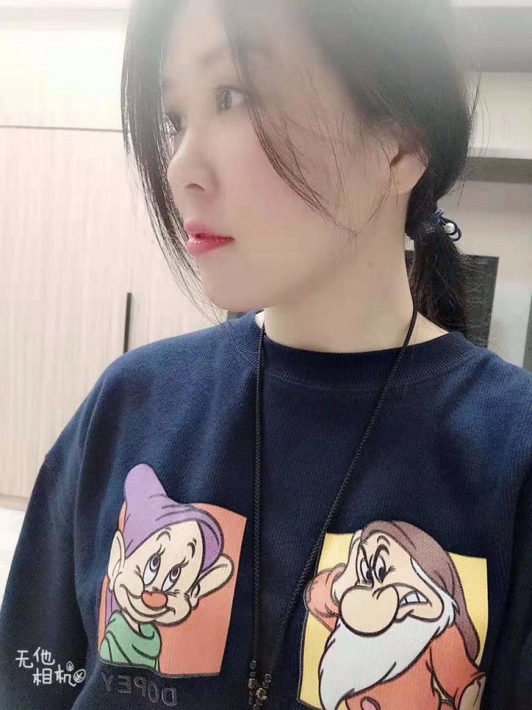 身材性感艳丽迷人的琳儿美女,穴嫩水多胸大腿长温柔可爱